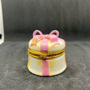 VINTAGE SMALL TRINKET BOX